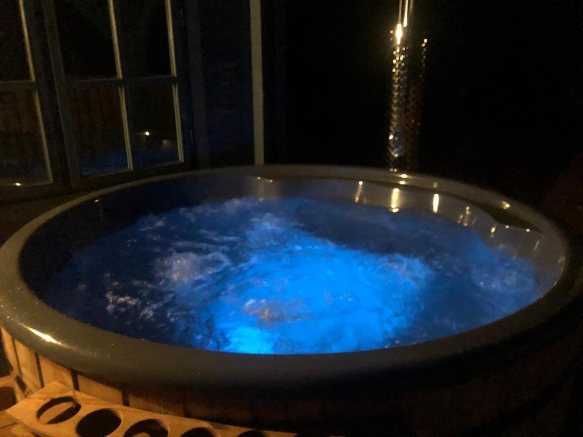 אינברנס Highland Cabin - Relaxing Hot Tub מראה חיצוני תמונה
